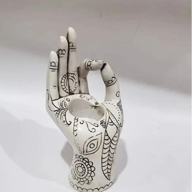 Hand of Serenity Mudra Statue – Henna-Pattern Resin Meditation Decor