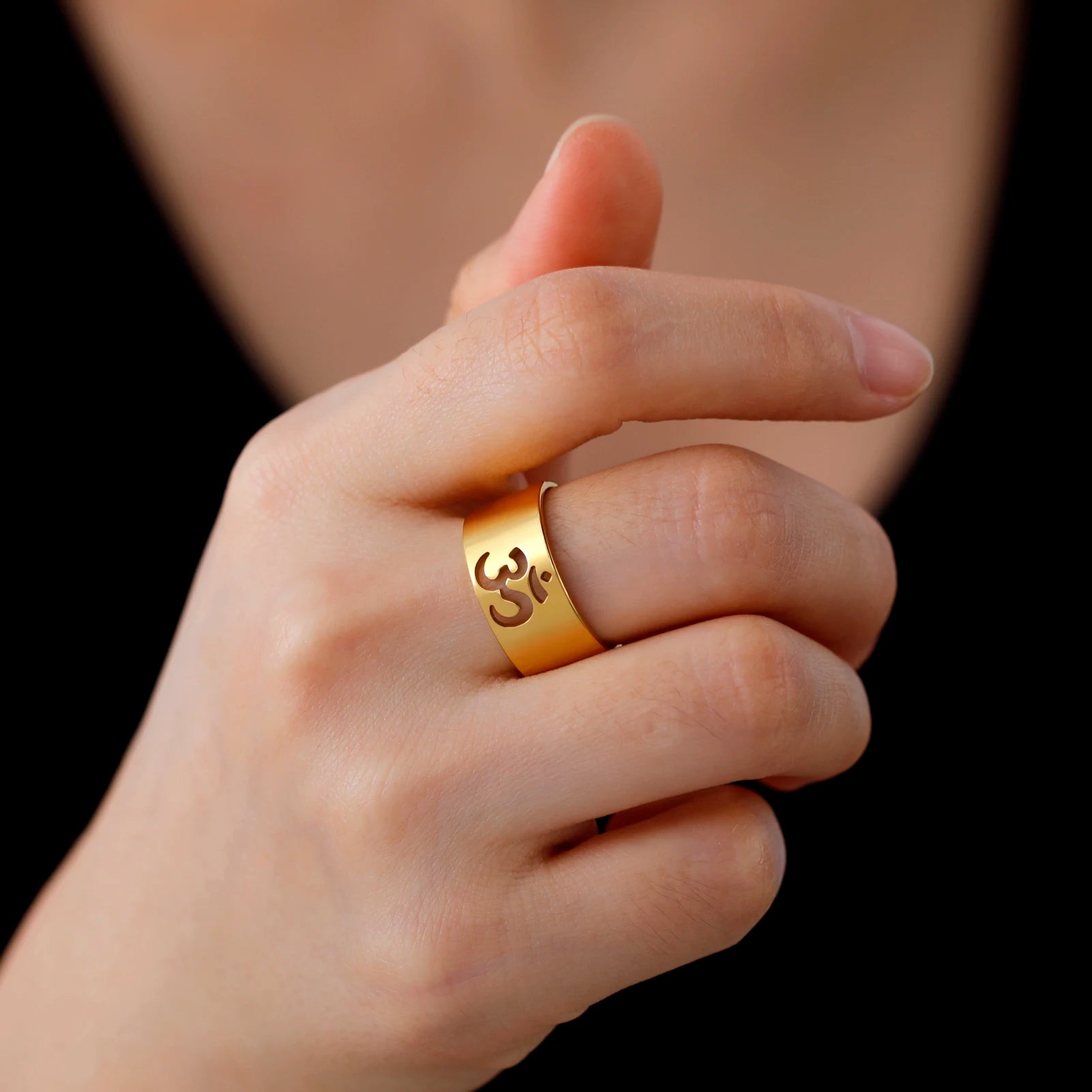 Stainless Steel Om Ring – Spiritual Yoga & Meditation Jewelry (US Sizes 7–10)